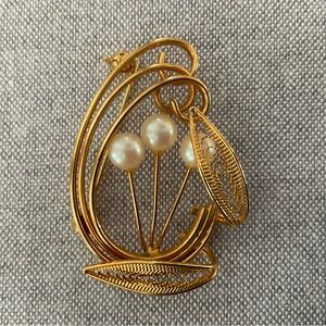 Vintage Swirl w Pearl Stems & Leaves Brooch